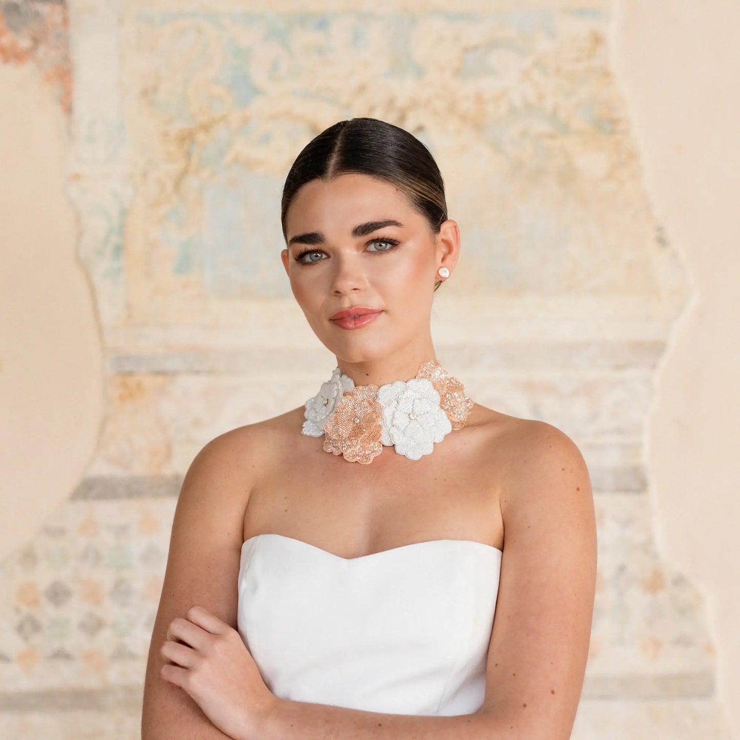 Collar Bordado Nocturnia Blanco y Oro Rosa