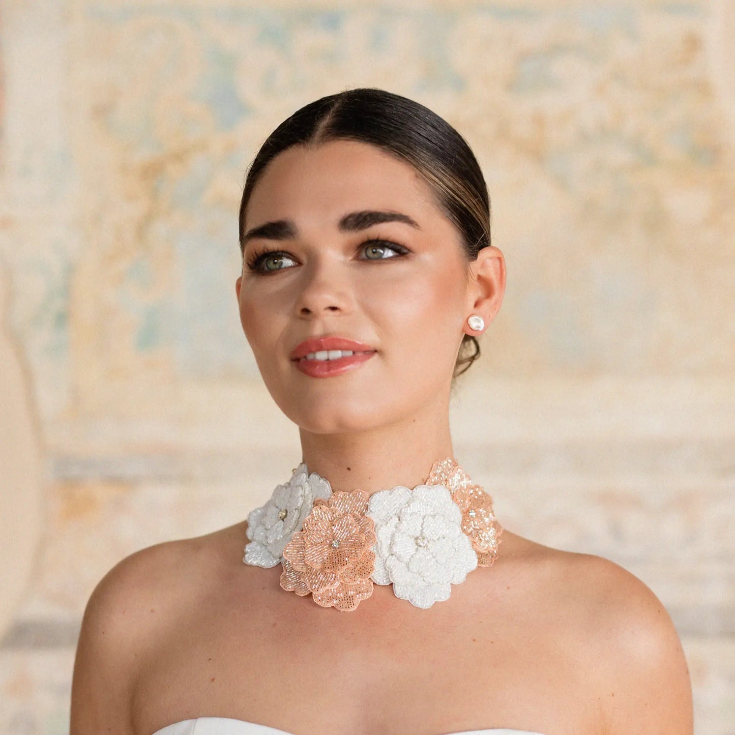 Collar Bordado Nocturnia Blanco y Oro Rosa