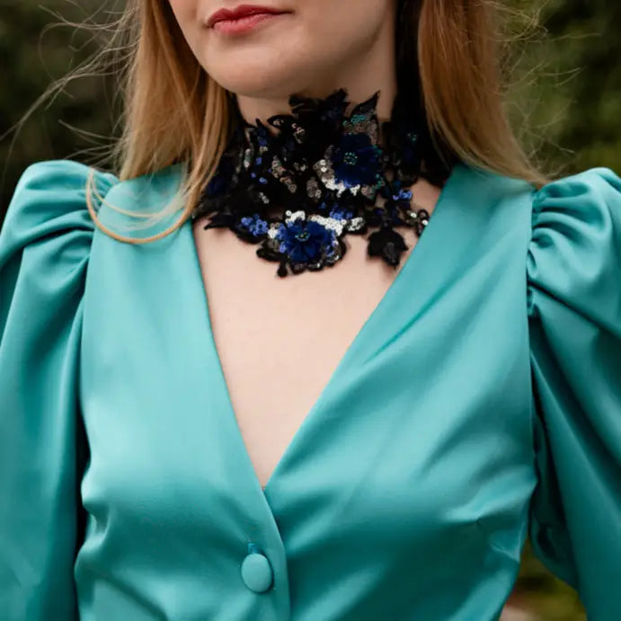 Collar Bordado Azuría Azul y Negro