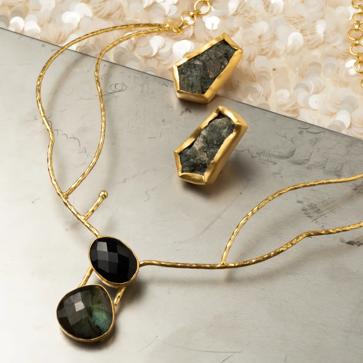 Collar Péndula Negro y Labradorita