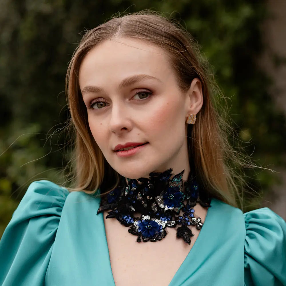 Collar Bordado Azuría Azul y Negro