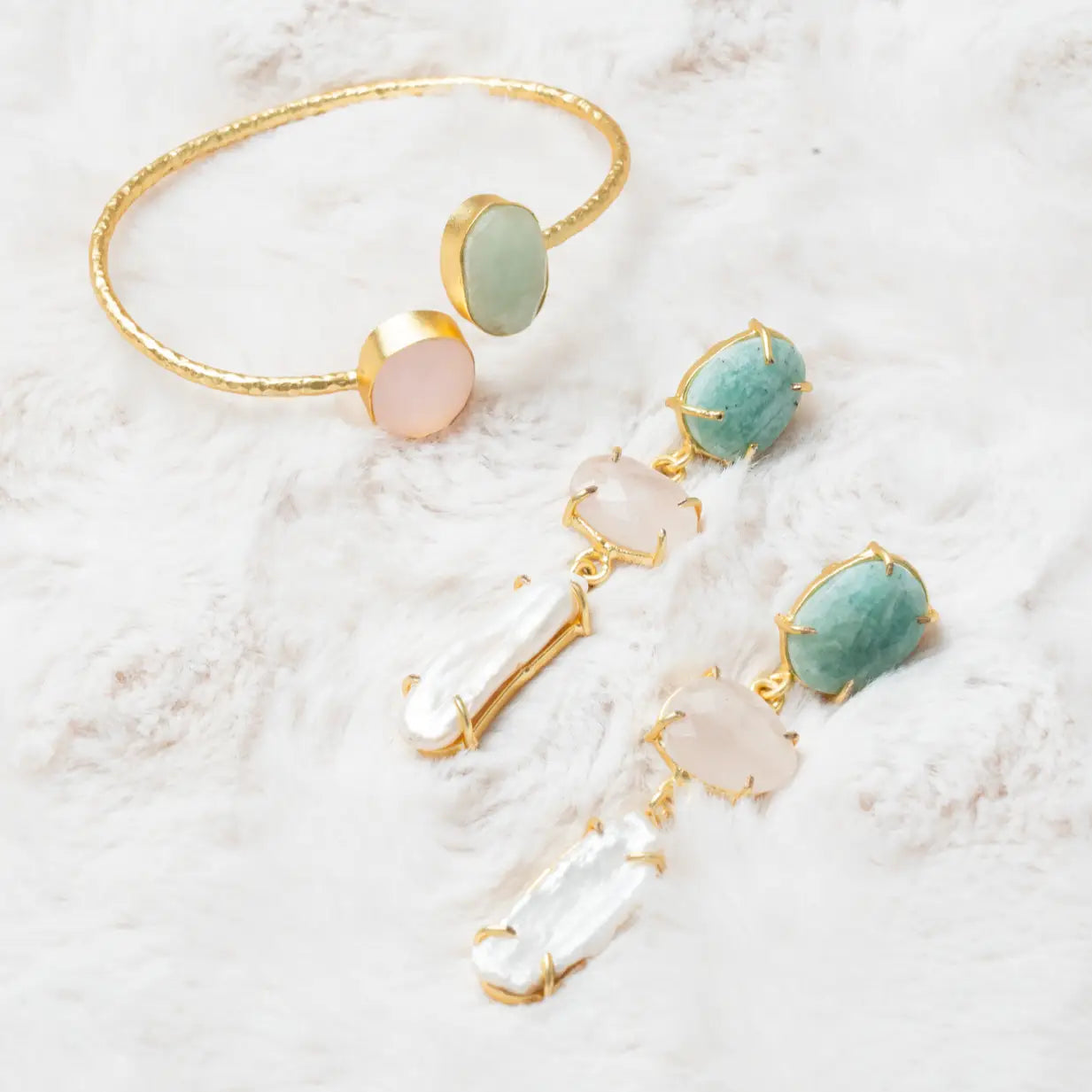 Conjunto Pendientes Neda + Brazalete Caliza Rosa y Verde Agua Amazonita