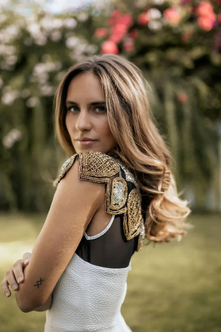 Cuello Joya Trono Dorado y Plateado