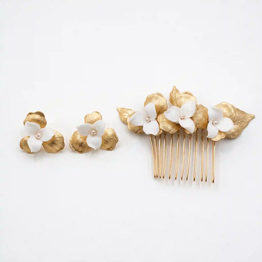 Pack Pendientes Anebis y Peinecillo Anuba Flores Doradas y Blancas