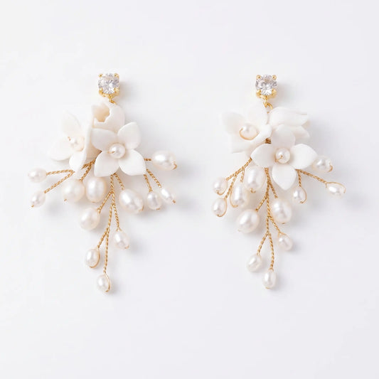 Pendientes Cerámica Satine Flores Blancas y Perlas