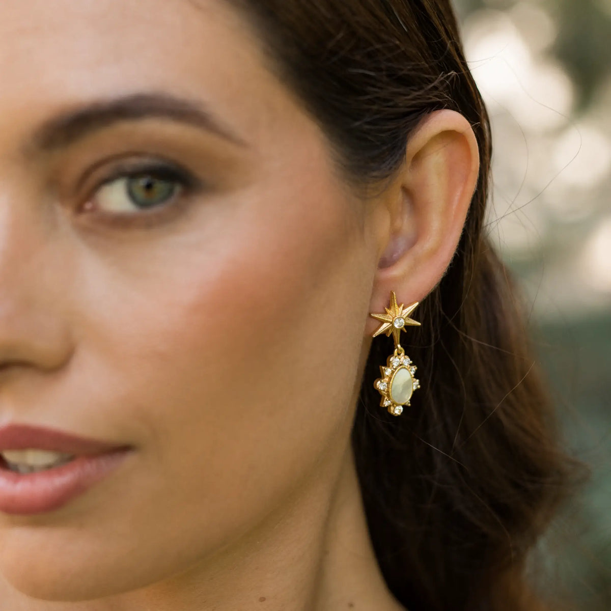 Pendientes Dorina Shine y Blanco nácar