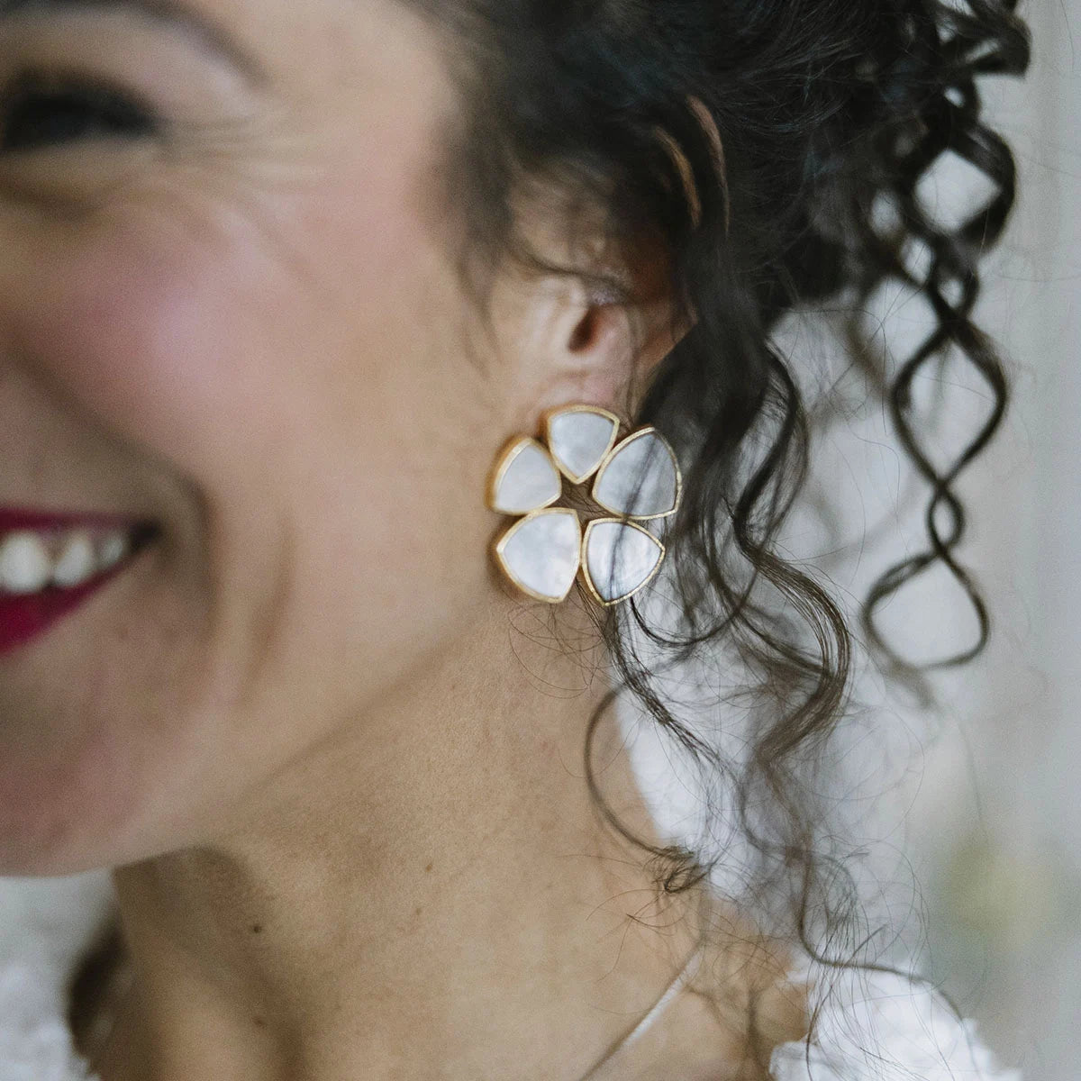 Pendientes Flor Batres Blanco Nácar