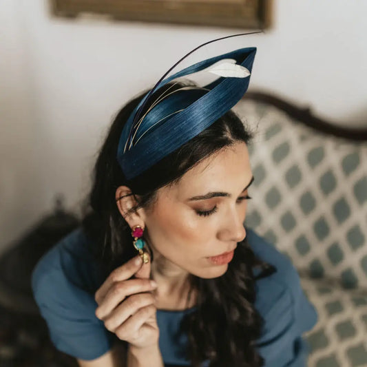Tocado Diadema Norea Pluma Azul Pavo y Blanco
