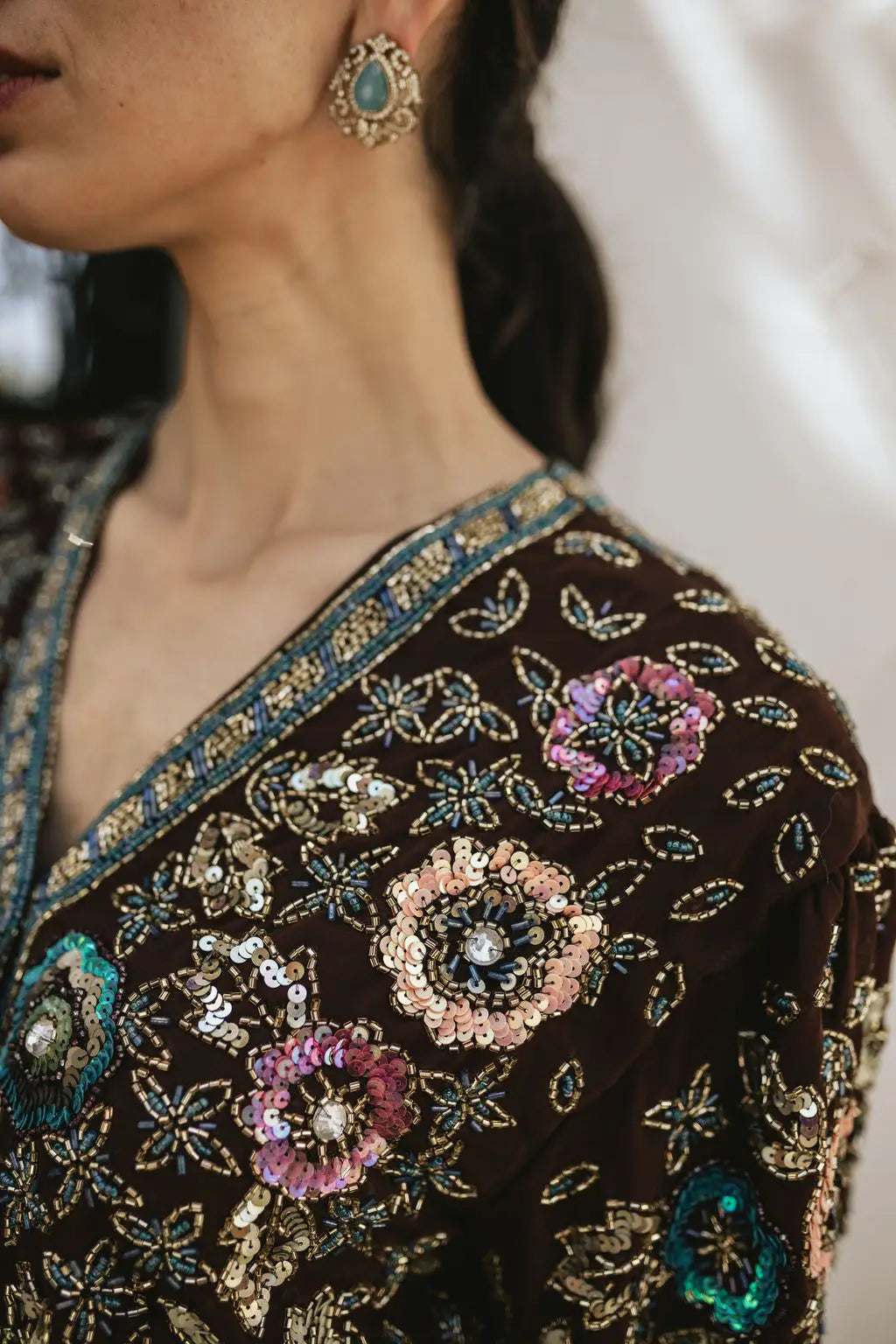 Vestido Bizancio Corto Cruzado Flores Marrón