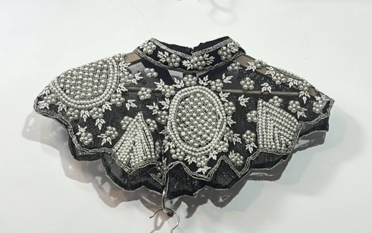 Cuello Joya Tudor Negro y Perlas