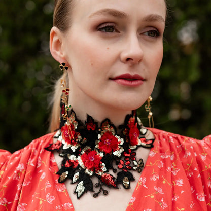 Collar Bordado Carmesina Negro, Rojo y Dorado