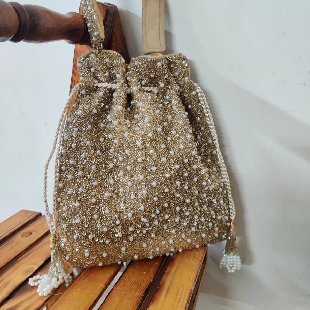Bombonera Pumpo Dorada y perlas