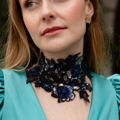 Collar Bordado Azuría Azul y Negro
