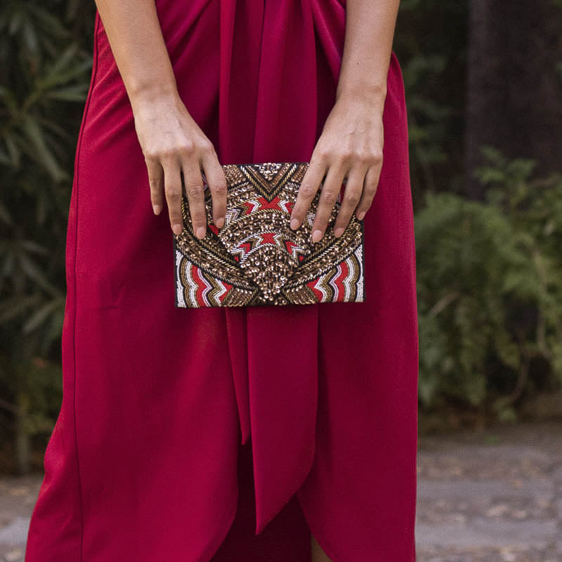 Bolso Joya Sobre Agra Negro, Rojo y Dorado